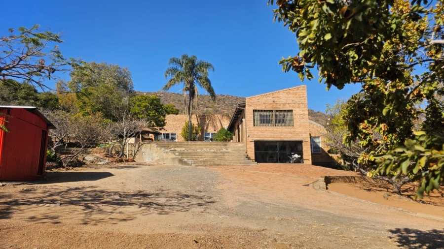 4 Bedroom Property for Sale in Zilkaatsnek North West